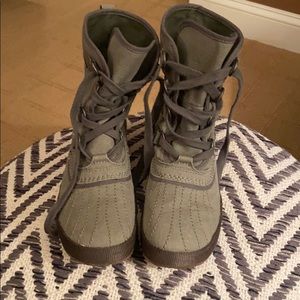 Sorel Boots Size 8.5 Olive Green